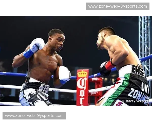 跨越时空的拳台神迹：当“上帝之手”遇上“亚洲旋风”，小罗伊琼斯与帕奎奥的梦幻对决